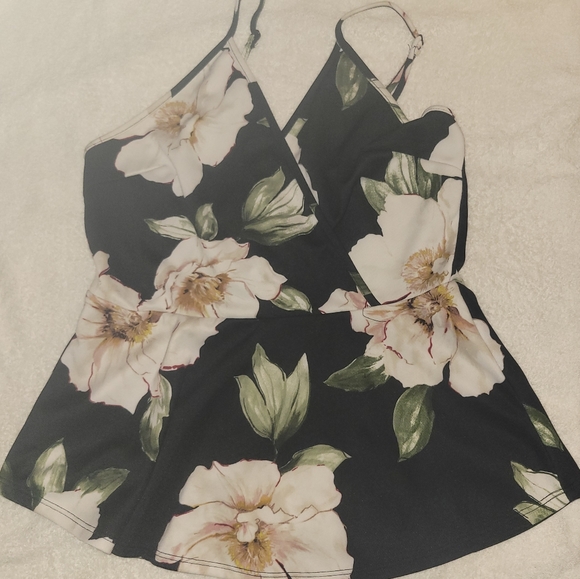 Peplum Floral spaghetti strap shirt - Picture 2 of 2